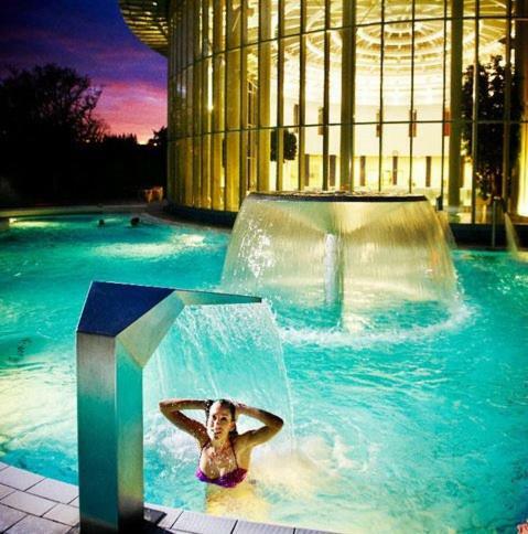 Aux Pieds Des Thermes Spa Eksteriør billede